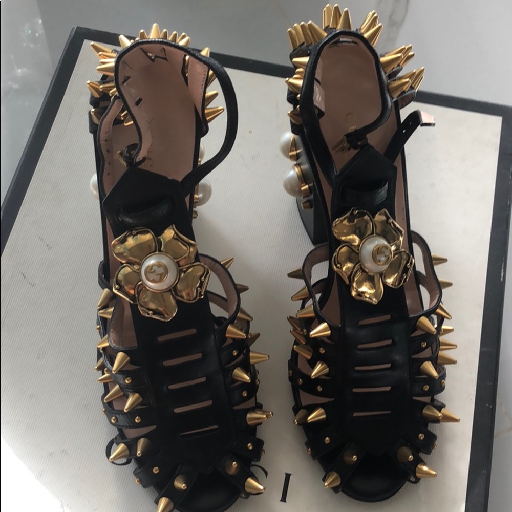Black and gold pearl Gucci chunk heels